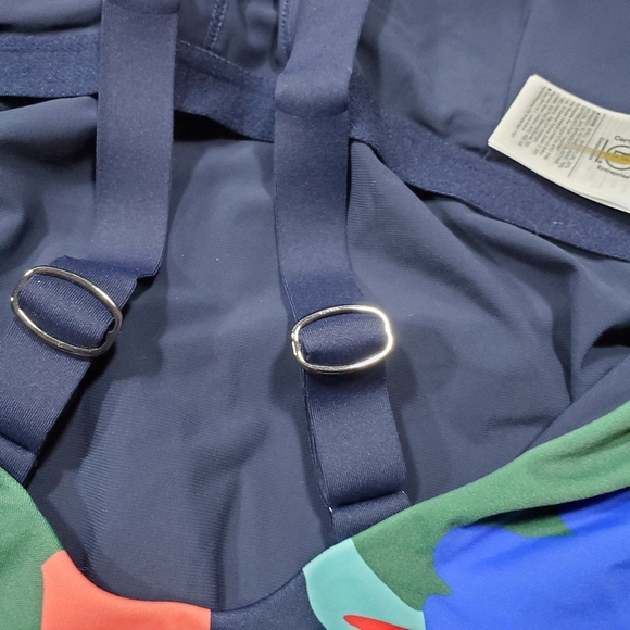 Athleta Hermosa One Piece Swimsuit Size Medium Tossed Floral MSRP $109 SU011 - Picture 10 of 10